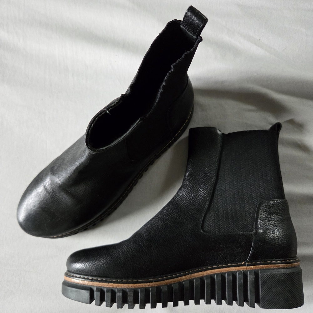 Loriblu Black Ankle Boots - Picture 3 of 4